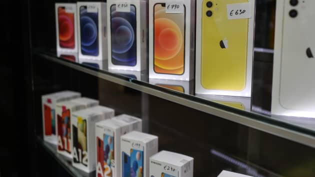 手機(jī)廠商也難逃一劫 全球芯片短缺如何席卷智能手機(jī)行業(yè)